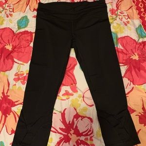 LULULEMON CROP YOGA PANTS